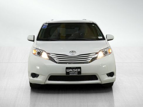 Used 2017 Toyota Sienna LE image 9