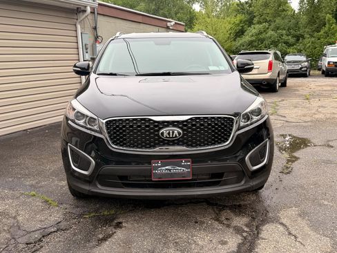 Used 2017 Kia Sorento FWD image 11