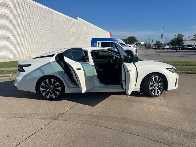 Used 2023 Nissan Maxima Platinum w/ Sport Mat Group FWD image 11