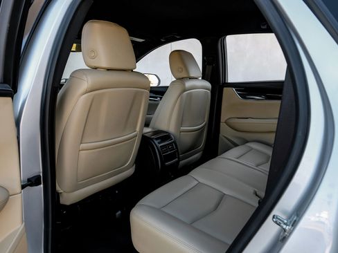 Used 2018 Cadillac XT5 Sport Utility 4D image 38