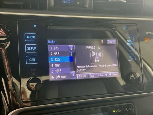 Used 2017 Toyota Corolla SE FWD image 21