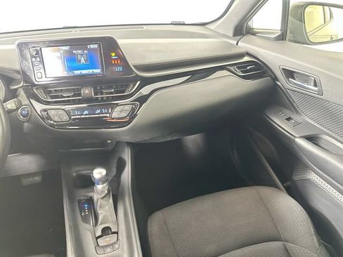 Used 2018 Toyota C-HR XLE FWD image 20