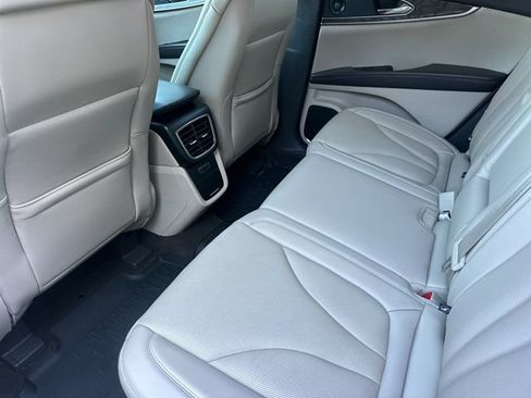 Used 2019 Lincoln Nautilus Reserve AWD/4WD image 11