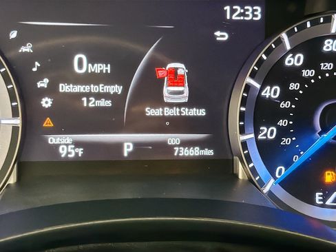 Used 2022 Toyota Highlander XLE AWD/4WD image 8