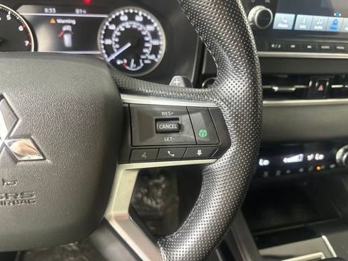 Used 2022 Mitsubishi Outlander SE image 16