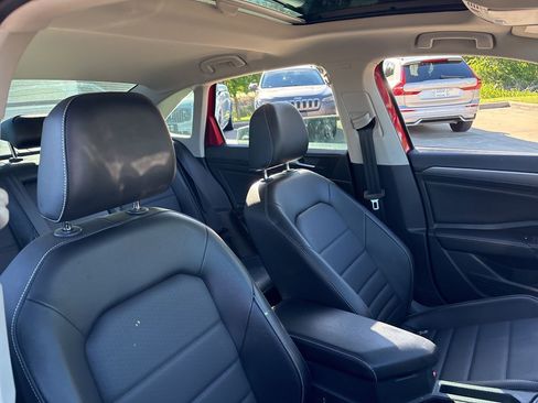 Used 2022 Volkswagen Jetta SE image 12