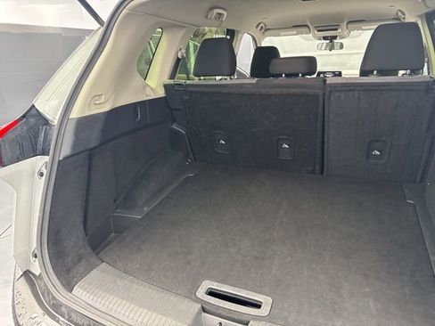 Used 2023 Nissan Rogue SV image 40