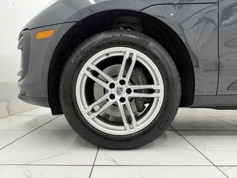 Certified 2025 Porsche Macan image 16