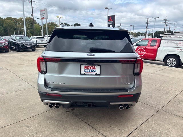 Used 2025 Ford Explorer Platinum w/ Ultimate Package AWD/4WD image 6