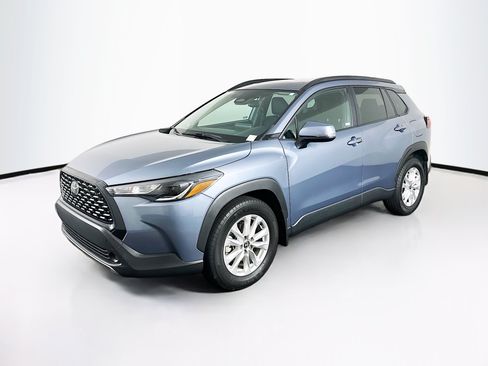 Used 2024 Toyota Corolla Cross LE w/ Moonroof Package FWD image 3