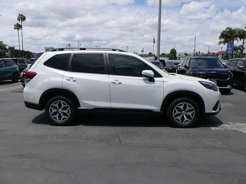 Used 2024 Subaru Forester Premium AWD/4WD image 2