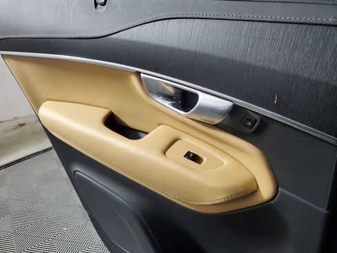 Certified 2023 Volvo XC90 B6 Ultimate w/ Protection Package Premier image 20