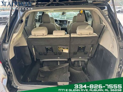 Used 2020 Toyota Sienna Limited Premium w/ Carpet Mat Package image 30