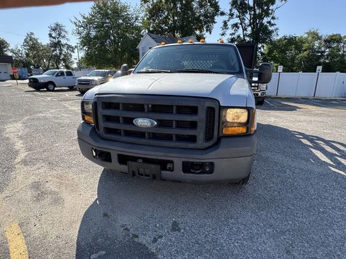 Used 2007 Ford F350 2WD Regular Cab DRW Super Duty image 2