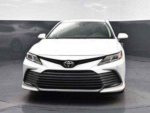 Used 2022 Toyota Camry LE image 10