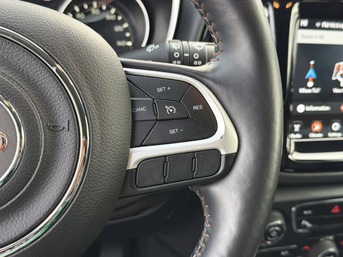 Used 2018 Jeep Compass Limited w/ Navigation Group image 28