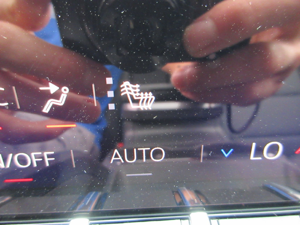 New 2027 GMC Terrain AT4 w/ LPO, Black Badging Package AWD/4WD image 17
