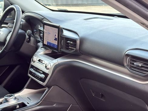Used 2022 Ford Explorer XLT image 31