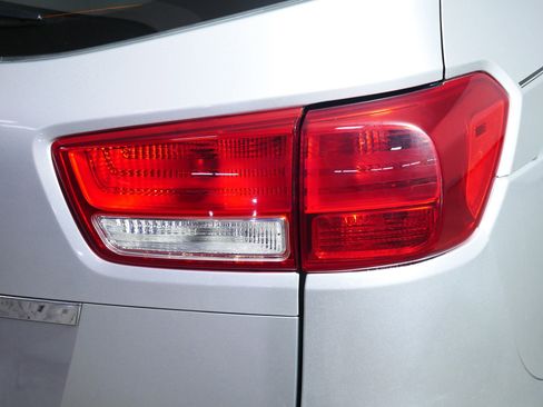 Used 2017 Kia Sedona L image 17