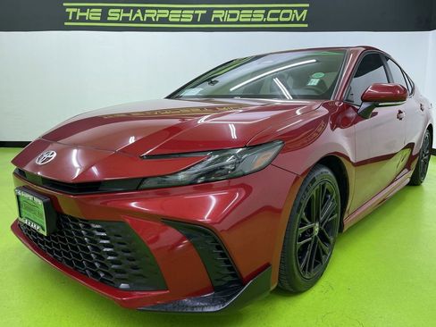 Used 2025 Toyota Camry SE image 5