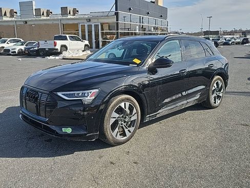 Used 2022 Audi e-tron Premium w/ Convenience Plus Package image 15