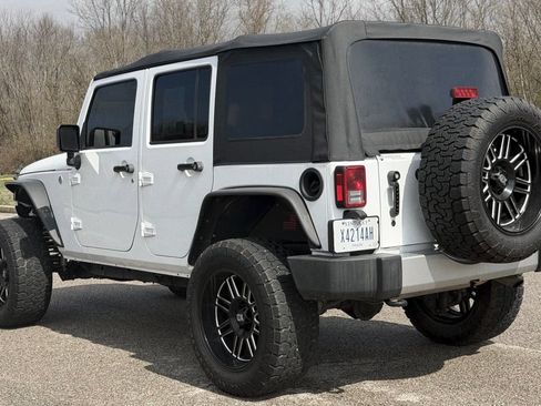Used 2016 Jeep Wrangler Unlimited Sahara w/ Connectivity Group AWD/4WD image 32