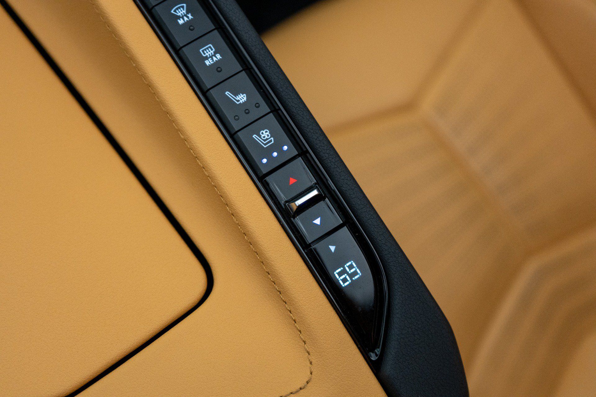 Used 2023 Chevrolet Corvette Stingray Preferred Cpe w/ Battery Protection Package RWD image 32