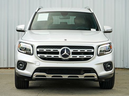 Used 2021 Mercedes-Benz GLB 250 4MATIC w/ Premium Package image 6