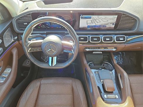 Used 2024 Mercedes-Benz GLS 450 4MATIC w/ Pinnacle Trim Package image 18