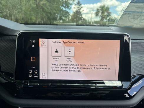 New 2025 Volkswagen Atlas Peak Edition SE image 18