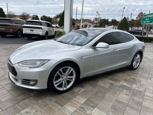Used 2013 Tesla Model S Base image 6