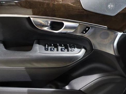 Used 2017 Volvo XC90 T6 Momentum w/ Vision Package image 10