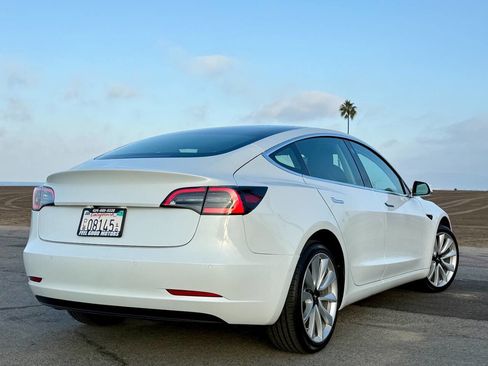 Used 2019 Tesla Model 3 Standard Range Plus image 4