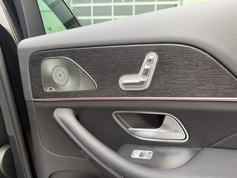 Used 2025 Mercedes-Benz GLS 450 4MATIC image 37