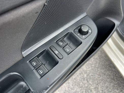Used 2013 Volkswagen Jetta S image 27