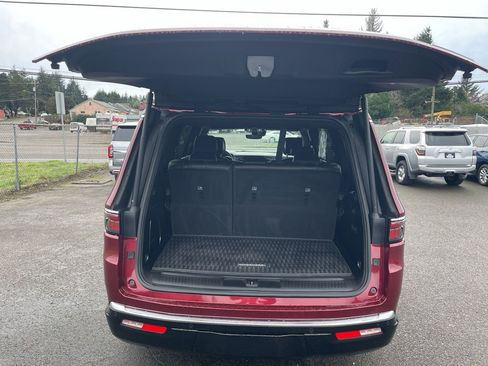 Used 2024 Jeep Wagoneer Series III image 7
