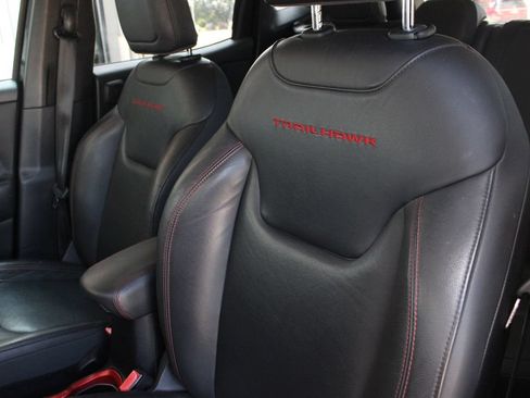 Used 2016 Jeep Renegade Trailhawk w/ Premium Trailhawk Package AWD/4WD image 5