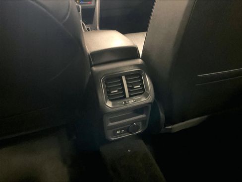 Used 2024 Volkswagen Tiguan SE R-Line image 28