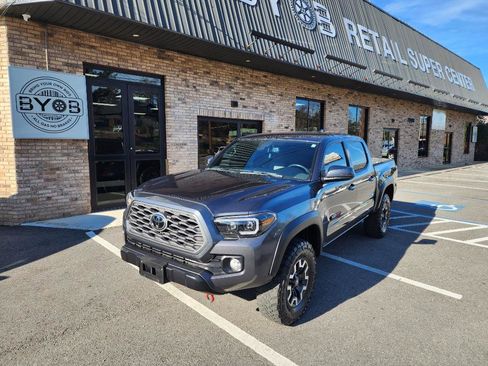 Used 2022 Toyota Tacoma TRD Off-Road image 1