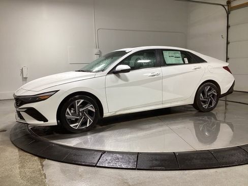 New 2026 Hyundai Elantra Limited image 4