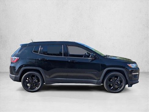 Used 2019 Jeep Compass Latitude FWD image 4