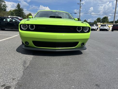 Used 2023 Dodge Challenger R/T w/ Plus Package image 5