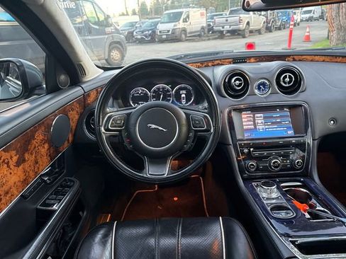 Used 2011 Jaguar XJ image 18