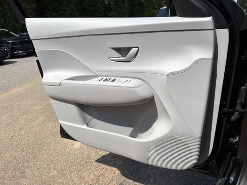 Used 2025 Hyundai Kona SEL AWD/4WD image 15