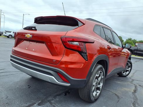 Used 2024 Chevrolet Trax LT w/ Driver Confidence Package FWD image 28