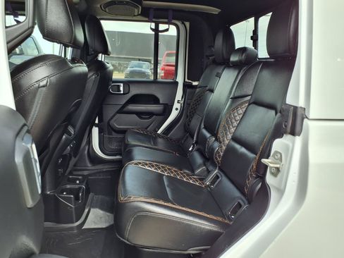 Used 2023 Jeep Gladiator Overland AWD/4WD image 21