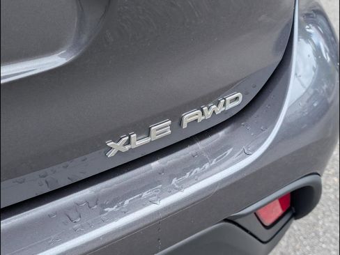 Used 2021 Toyota Highlander XLE AWD/4WD image 23