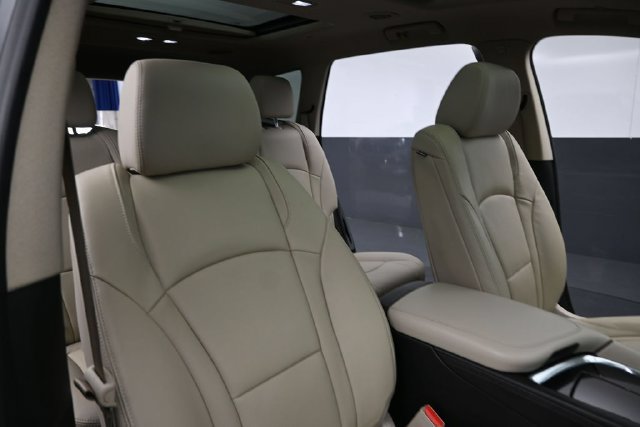 Used 2020 Buick Enclave Premium w/ Sun and Sites Package AWD/4WD image 32