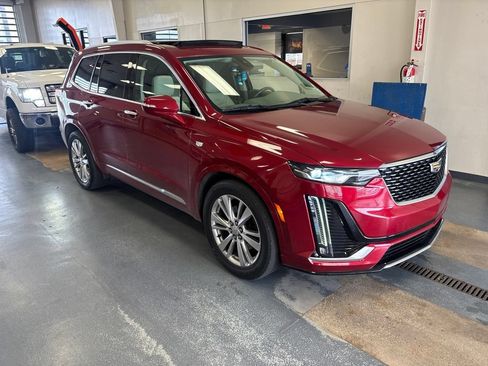 Used 2020 Cadillac XT6 Premium Luxury FWD image 9