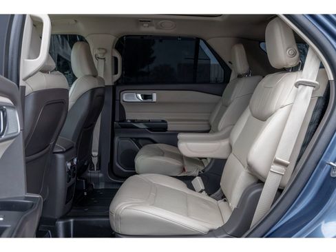 Used 2020 Ford Explorer Platinum w/ Premium Technology Package image 13